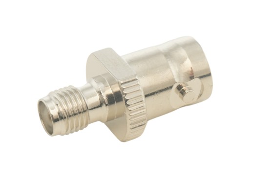 Adaptateur BNC-femelle à SMA-femelle